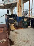 Tàu kéo lưới để bán