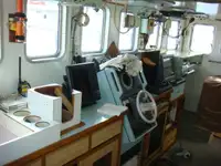 Tàu câu dài để bán