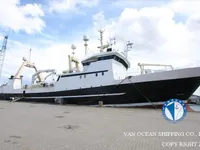 Tàu kéo lưới để bán