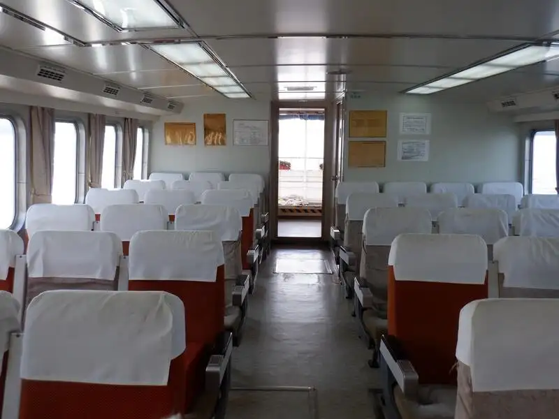 Tàu phà để bán