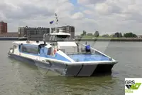 Tàu du lịch để bán