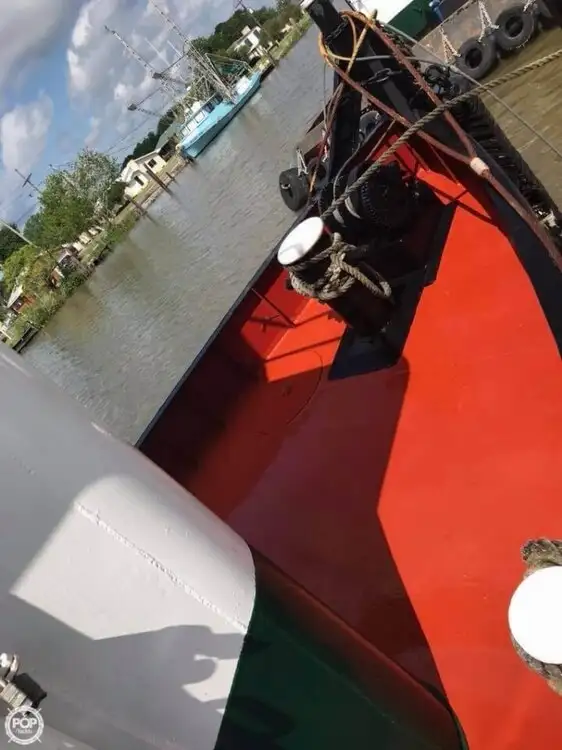 Tàu kéo để bán