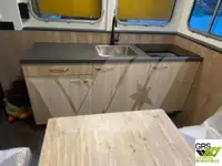 Tàu làm việc để bán