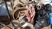 Tàu kéo lưới để bán