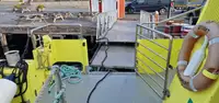 Tàu cứu hộ để bán