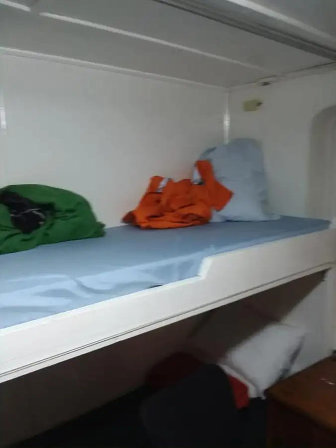 Sà lan để bán
