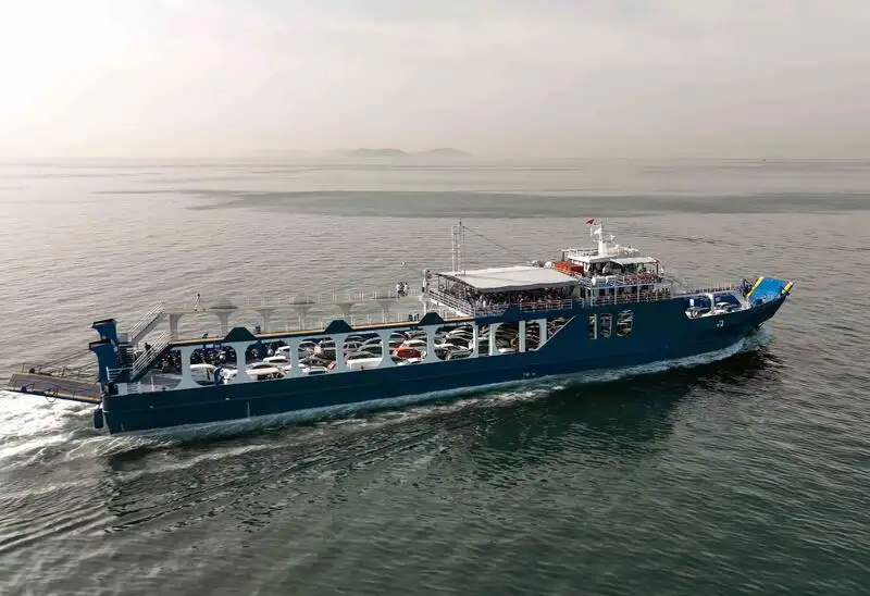 Tàu phà để bán