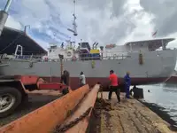 Tàu câu dài để bán