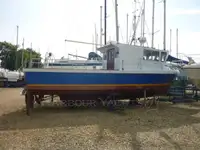 Tàu kéo lưới để bán
