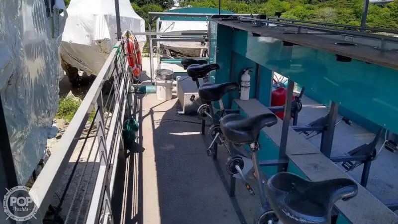 Tàu container để bán