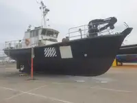 Tàu làm việc để bán
