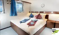 Tàu du lịch để bán