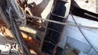 Tàu kéo lưới để bán