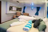 Tàu hỗ trợ lặn để bán