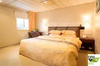 Tàu du lịch để bán