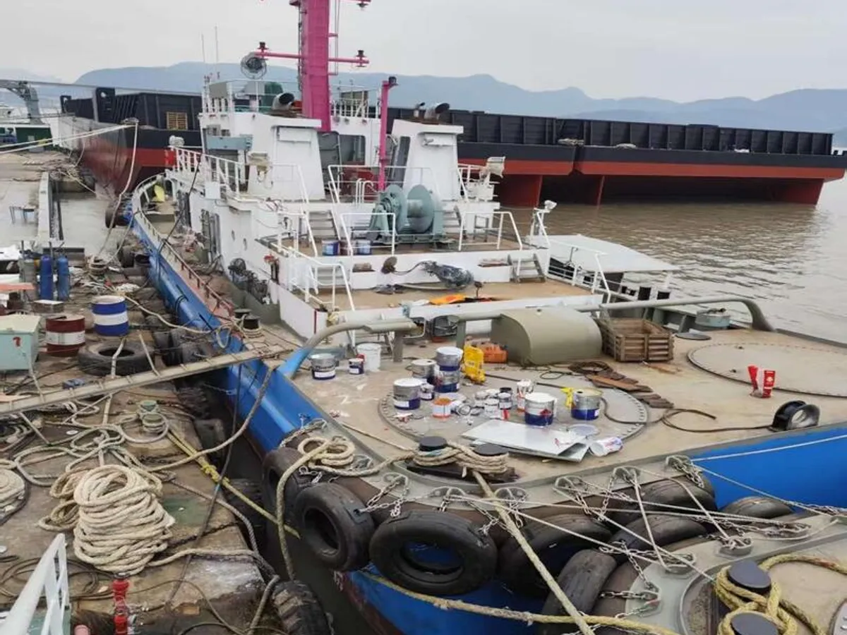 Tàu kéo để bán