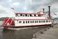 Tàu chở khách rao bán