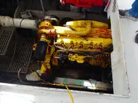 Tàu kéo lưới để bán