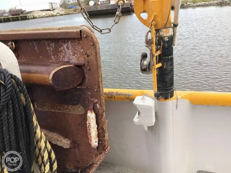 Tàu kéo lưới để bán
