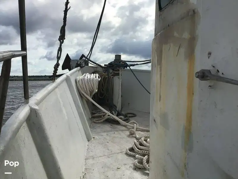 Tàu kéo lưới để bán