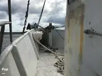 Tàu kéo lưới để bán