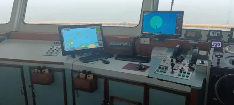 Tàu phà để bán