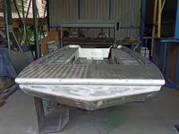 Tàu làm việc để bán