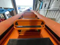 Tàu làm việc để bán