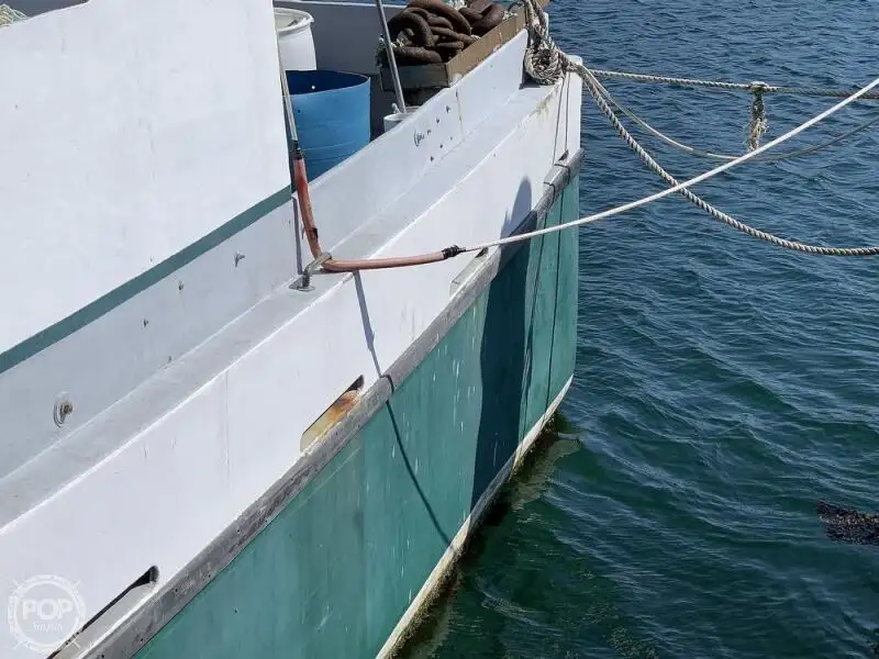 Tàu câu dài để bán