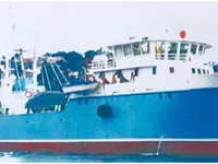 Tàu kéo lưới để bán