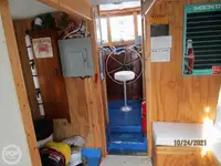 Tàu kéo lưới để bán