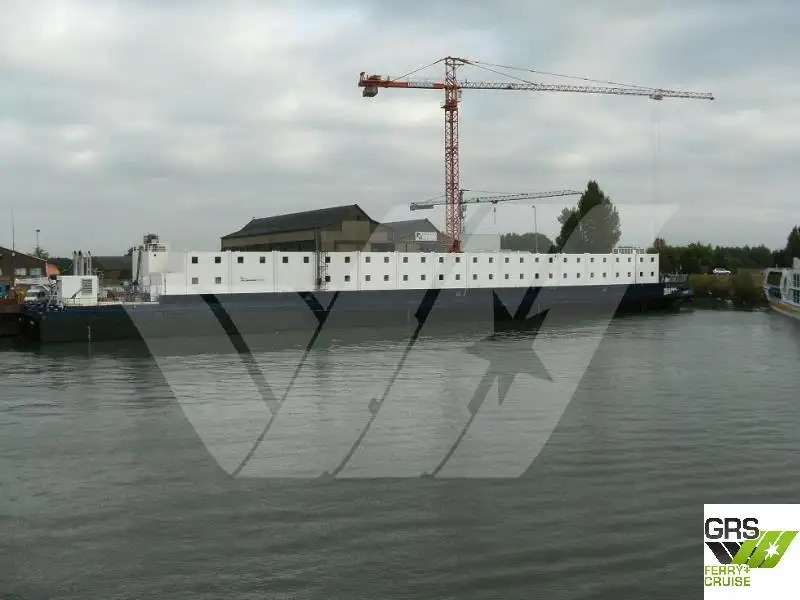 Tàu container để bán