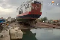 Tàu phà để bán