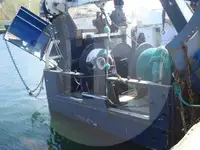 Tàu kéo lưới để bán