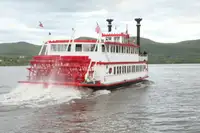 Tàu chở khách rao bán