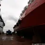 Tàu chở thủy thủ đoàn để bán