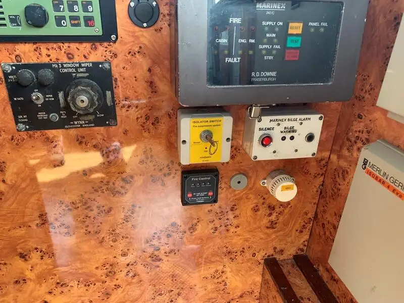 Tàu dẫn đường để bán