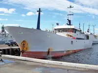 Tàu câu dài để bán