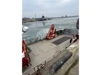 Tàu làm việc để bán