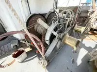 Tàu kéo lưới để bán