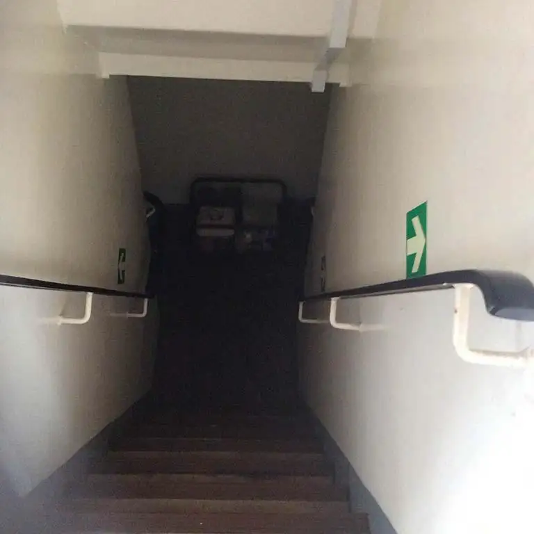 Tàu kéo để bán