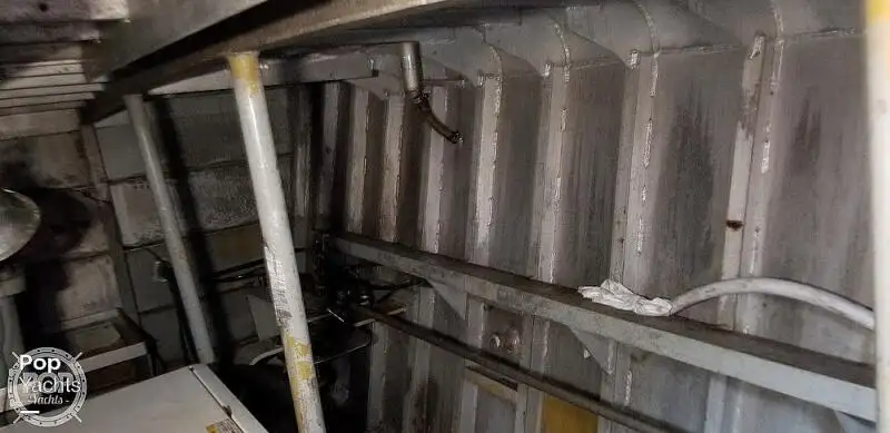 Tàu kéo lưới để bán