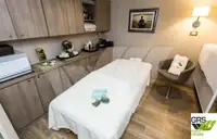 Tàu du lịch để bán