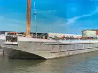 Tàu kéo để bán