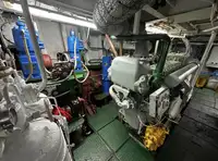 Tàu kéo lưới để bán