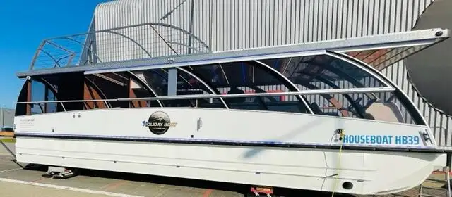 Tàu hai thân để bán