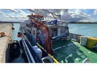 Tàu chở thủy thủ đoàn để bán