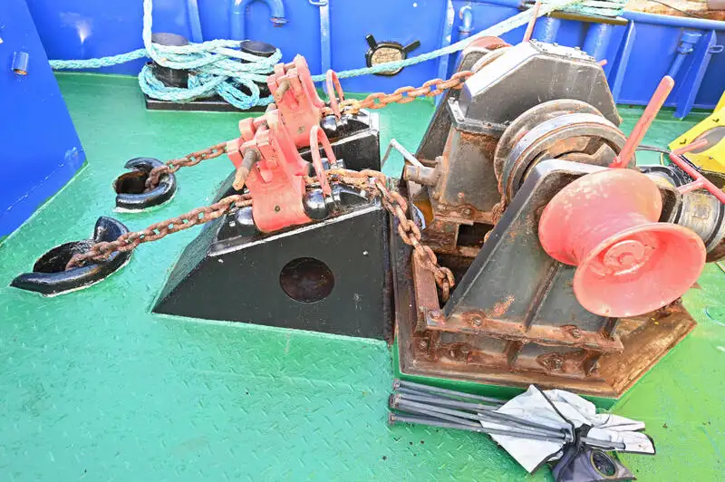 Tàu kéo để bán