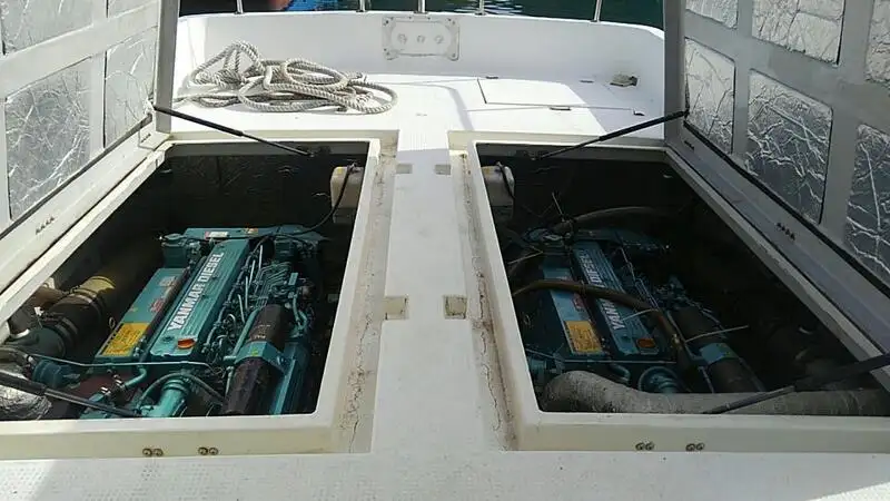 Tàu chở thủy thủ đoàn để bán