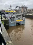 Tàu làm việc để bán